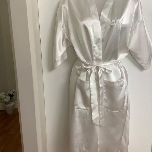 White Satin Robe Medium 34-36 bust near new - Picture 5 of 10